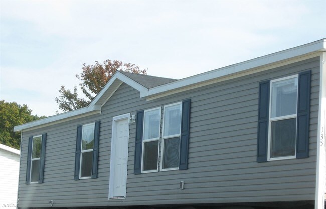 Building Photo - 135 Chestnut Cir E