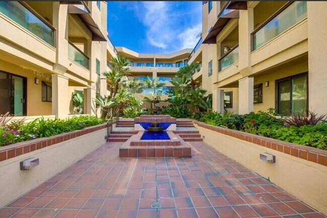Building Photo - Beach Front Living 2 bed / 2 bath Condo in...