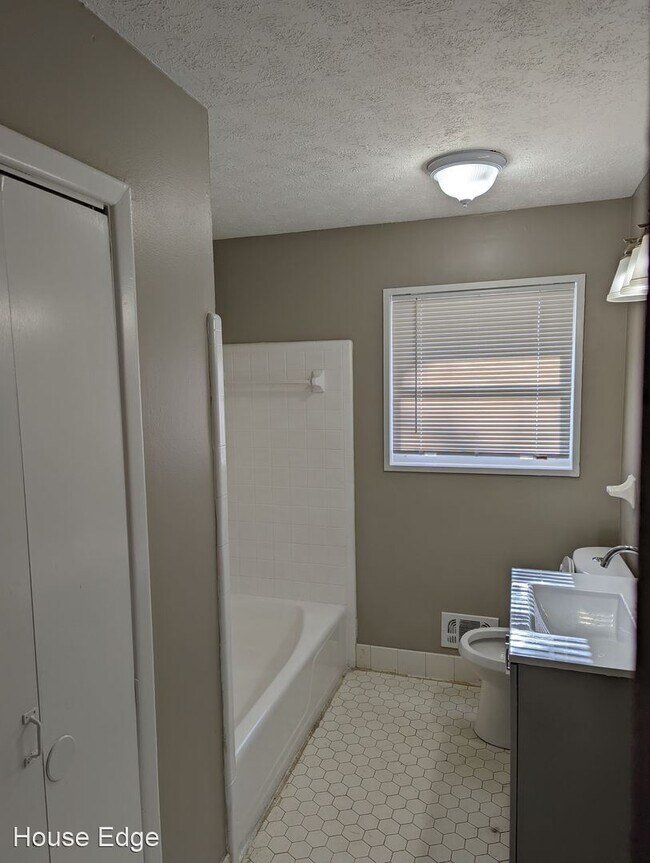 Foto del edificio - 4 br, 1.5 bath House - 2700 Dunmoreland Ter