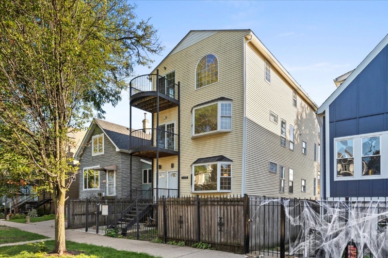 Foto principal - 2433 W Fletcher St