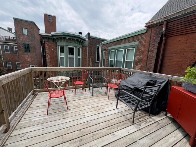 Building Photo - 1716 Mt Vernon St