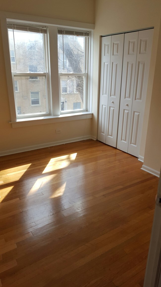 Foto del edificio - 3106 W Ainslie St