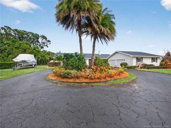 Foto del edificio - 724 NW Spruce Ridge Dr