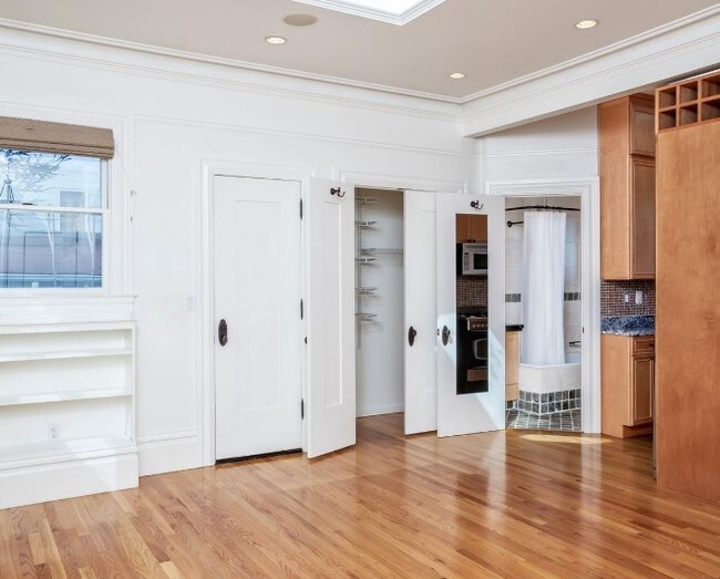 Interior Photo - 126 Pixley St