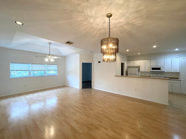 Building Photo - 1867 S Dovetail Dr