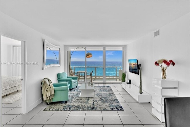 Foto del edificio - 5161 Collins Ave