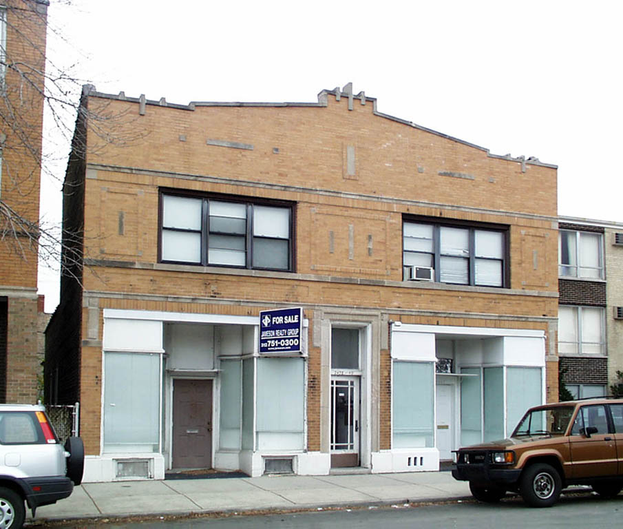 Primary Photo - 2438 N Laramie Ave