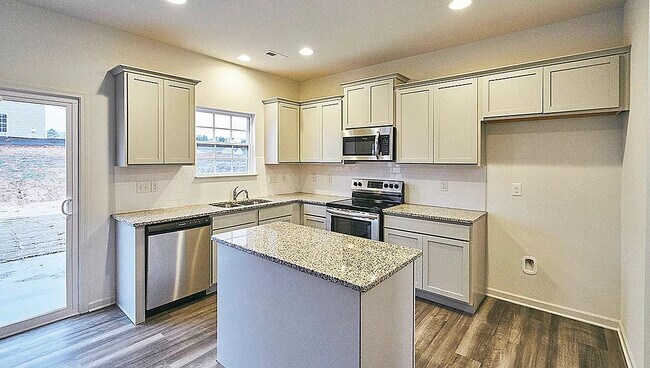 Foto del edificio - Room in Single Family Home on N Great White Way