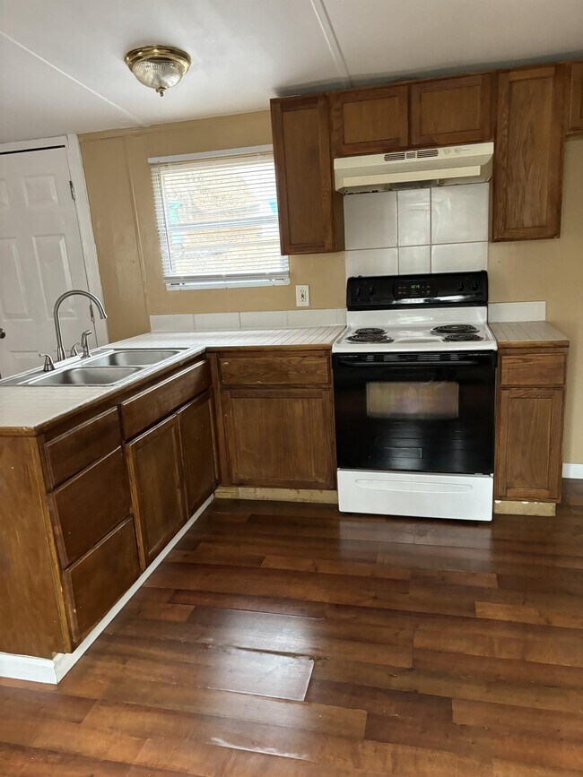 Foto del edificio - 221 Cherry Tree Dr