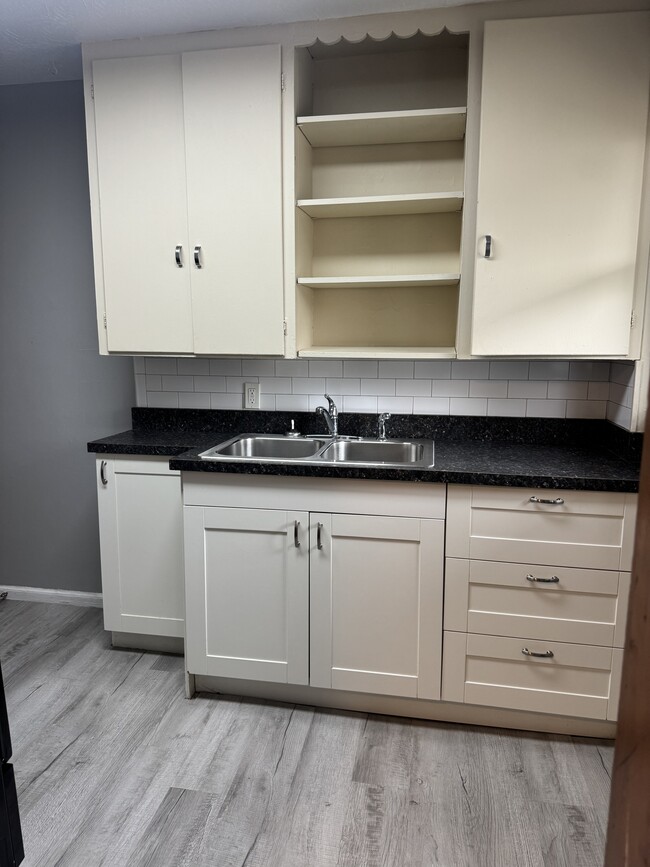 Building Photo - 2696 East Ave