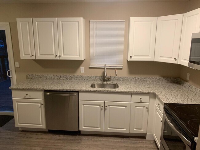 Building Photo - 73 Lantern Park Dr