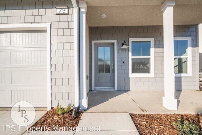 Building Photo - 4 br, 2.5 bath House - 975 Kelso Ave.