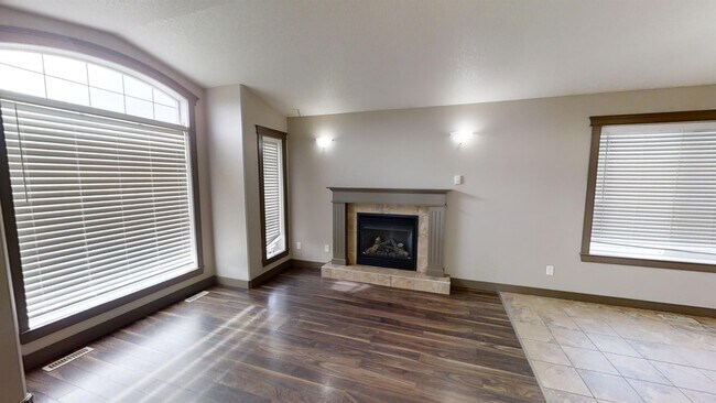 Photo du bâtiment - 11246 75a Ave