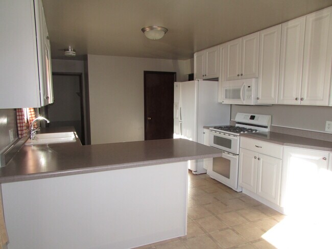Foto del edificio - 3 BEDROOM | 2 BATH | SPACIOUS RAPID VALLEY...