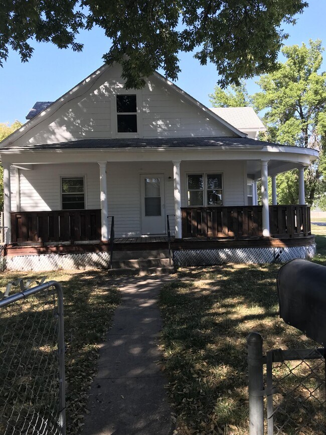 Building Photo - 710 W 6th St