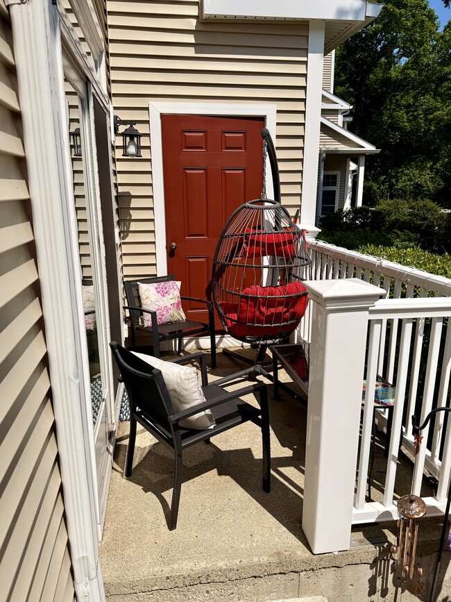Patio off living room - 11 Devon Club Ln