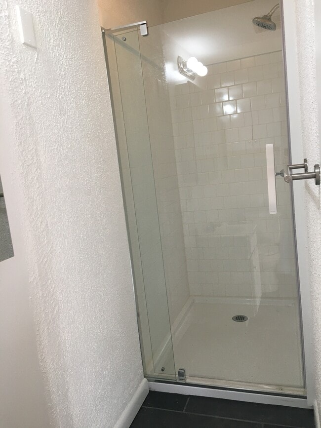 updated tiled bathroom - 4530 Lafayette Avenue