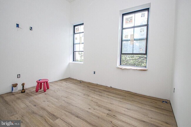 Foto del edificio - 3945-49 Lancaster Ave