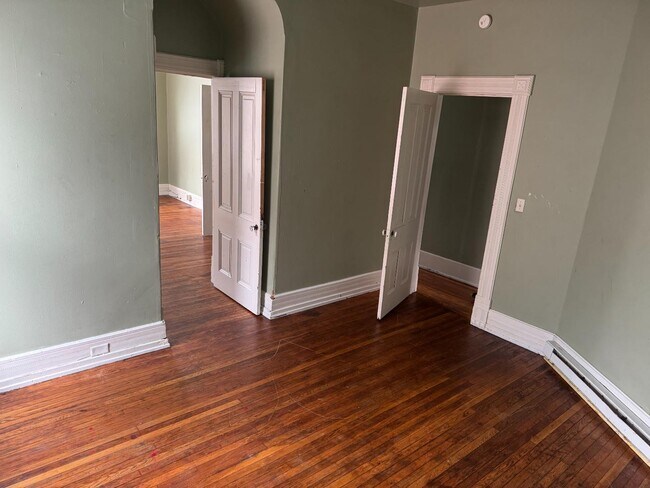 Foto del edificio - 727-729 W 4th st - 729 W 4th St Floor 2