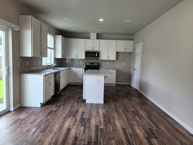 Foto del edificio - Yelm Creek Estates, 4 Bedroom, 2.5 Bathroo...