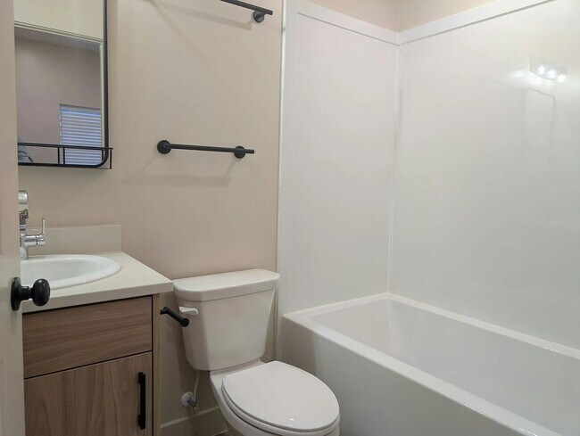 Foto del edificio - Modern 2 Bedroom Living in Ephraim – Sunrise Village – $1,385/mo