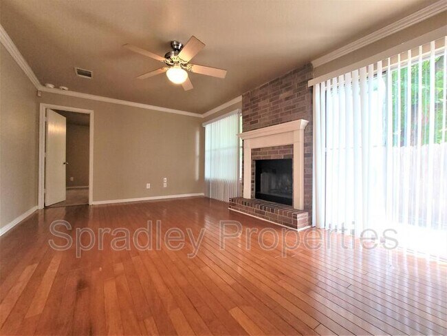 Foto del edificio - 2206 Montrose Cir