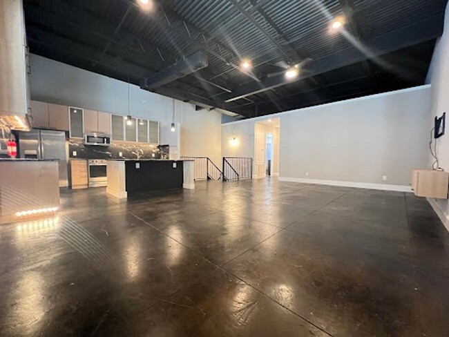 Foto del edificio - Charming Two Bedroom Loft in Houston with ...