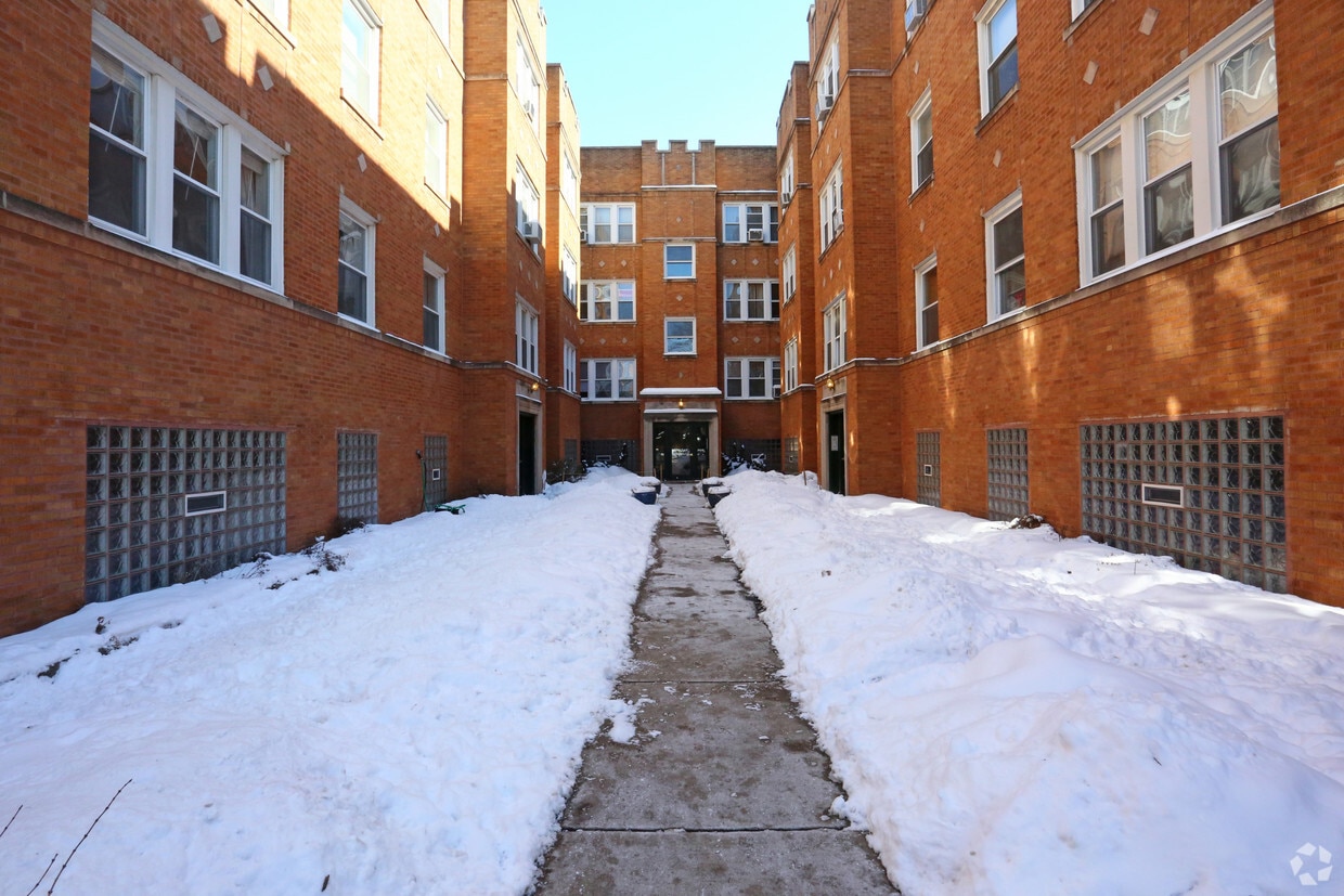 Manors of Whipple Apartments in Chicago, IL