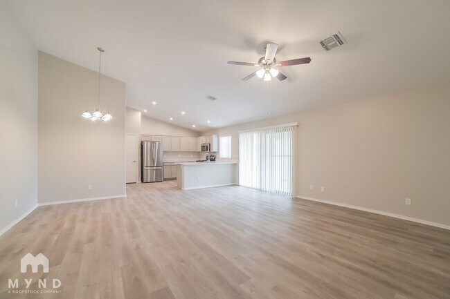 Foto del edificio - 2236 S 82nd Ln