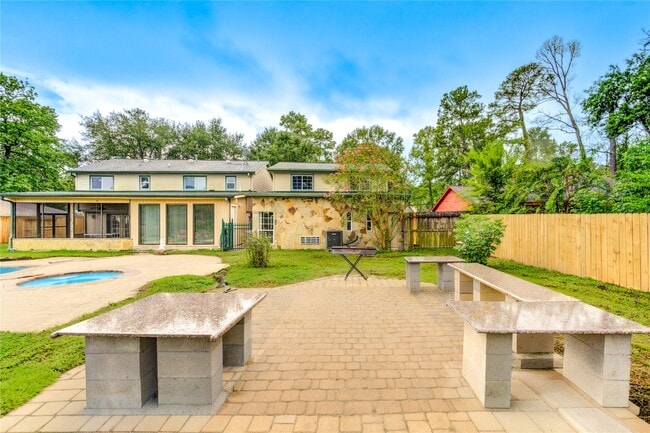 Building Photo - 303 Shady Glen Ln