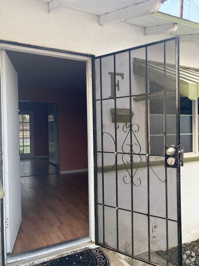 La Cresta/Alta Vista Apartments for Rent with a Yard Bakersfield, CA