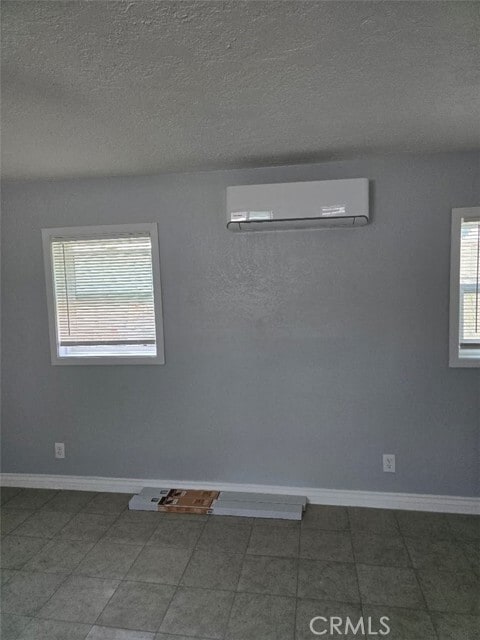 Building Photo - 8469 Cottonwood Ave