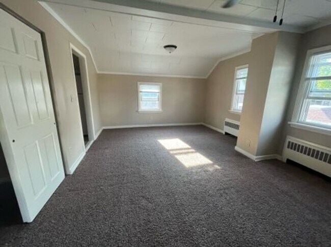 Foto del edificio - 118 W Creighton Ave