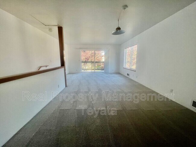 Building Photo - 2824 Valencia St