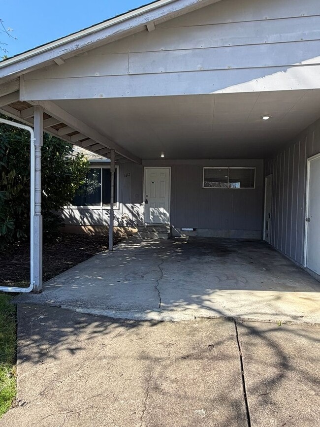 Building Photo - 2 Bedroom in Albany!