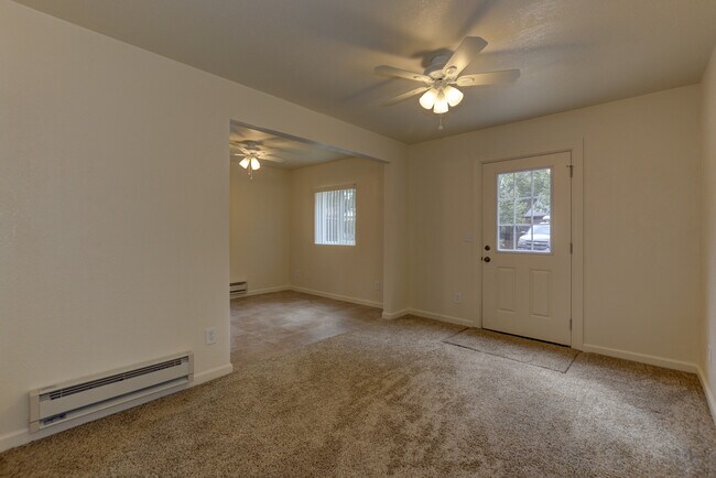 Building Photo - 114 N Willow St