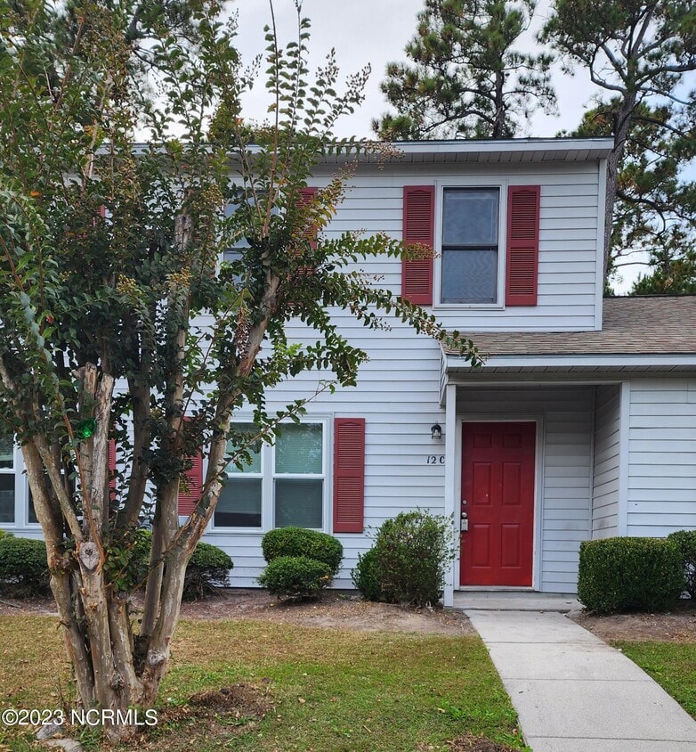 12 Portwest Townhouses Dr, Swansboro, NC 28584 Townhome Rentals in Swansboro NC