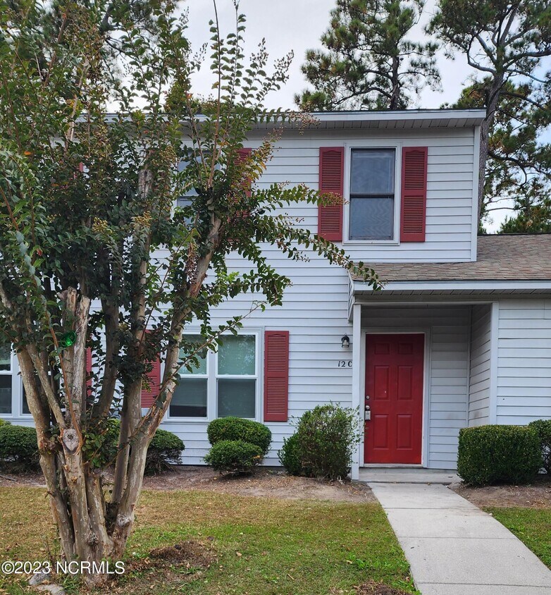 12 Portwest Townhouses Dr, Swansboro, NC 28584 Townhome Rentals in