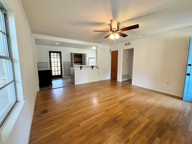 Foto del edificio - 406 SWANEE 1 Dr