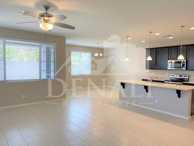 Building Photo - 905 S Canal Dr
