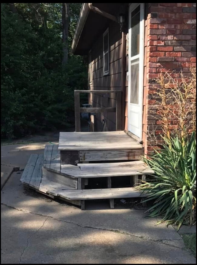 Building Photo - 925 Greeley Ave