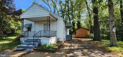 Building Photo - 5 Oak Ave