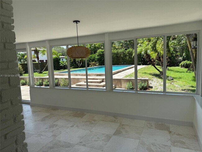 Foto del edificio - 5891 SW 83rd St