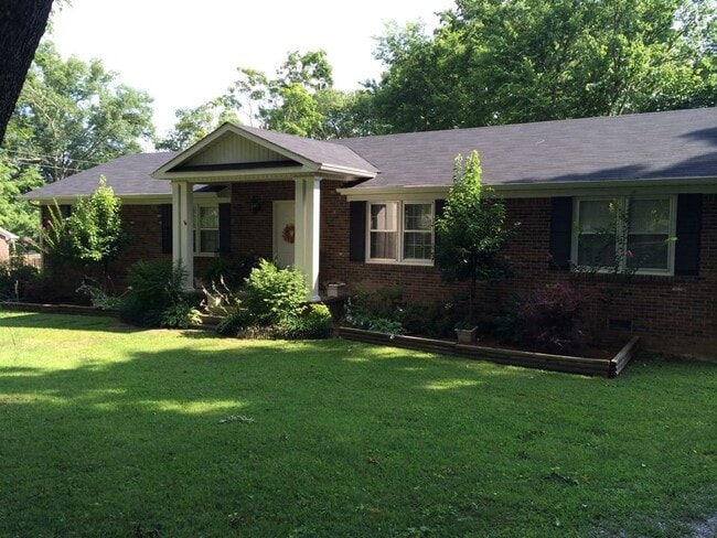 Building Photo - 215 Navaho Trl