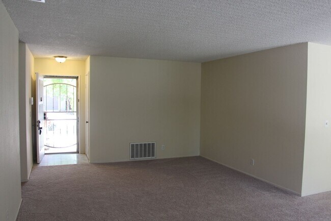 Foto del edificio - 61 Barnes Lane 3 Bedroom 2 Bath
