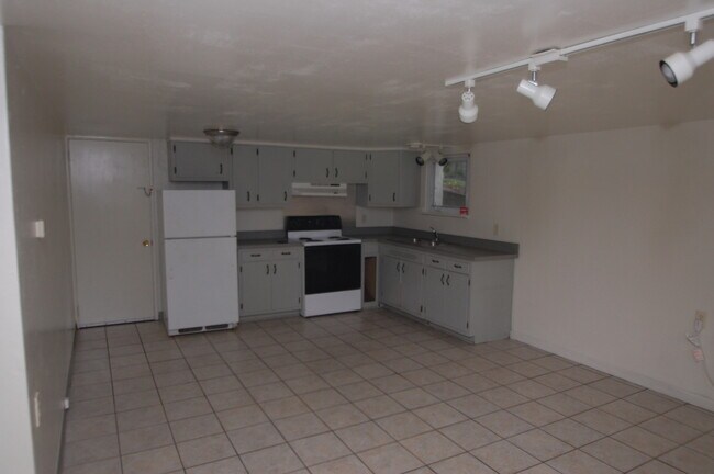 Building Photo - 430-3 Westwood