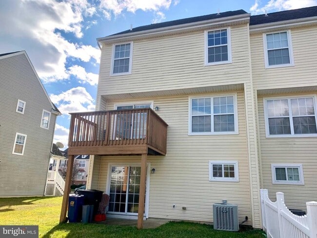 Building Photo - 351 Paradee Dr