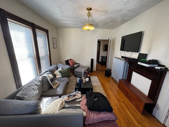 Photo - 211-213 Holland Street Apartment