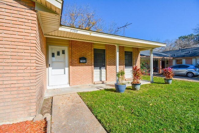 Foto del edificio - 7950 Ridgeview Dr