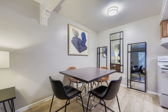 Building Photo - Paddock on Park Row